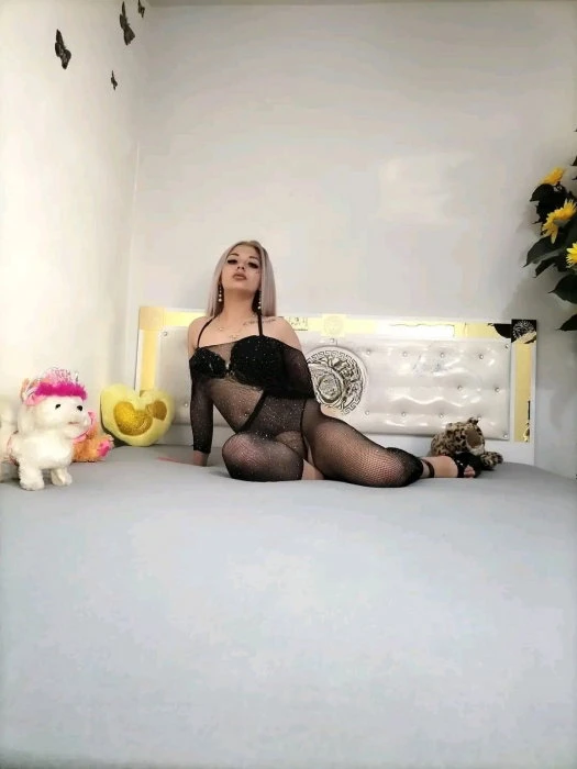 Miki, Escort, Genk