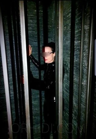 Deutsche Milf Sofie - Zum 1. Mal! — 3 / 8