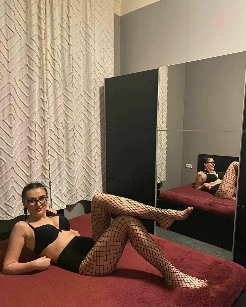 Andreea — 3 / 4