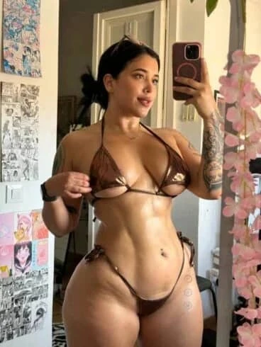 Mia — 2 / 6