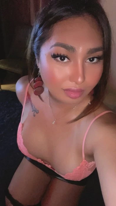 Ladyboy Nam Ponce — 8 / 14