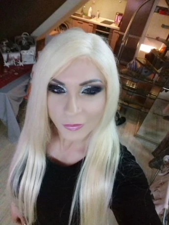 Neu Trans Queen Beyonce — 14 / 15