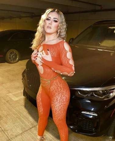 Dominique — 1 / 3