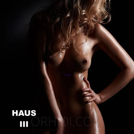 Haus 3, Escort, Hof