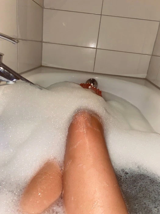 Issabella — 3 / 4