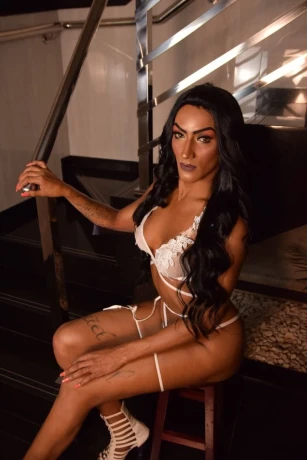 Carolline Mello — 3 / 12