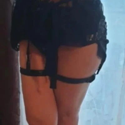 Emine, Escort, Kamen