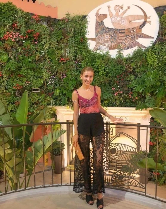 Bella — 4 / 8