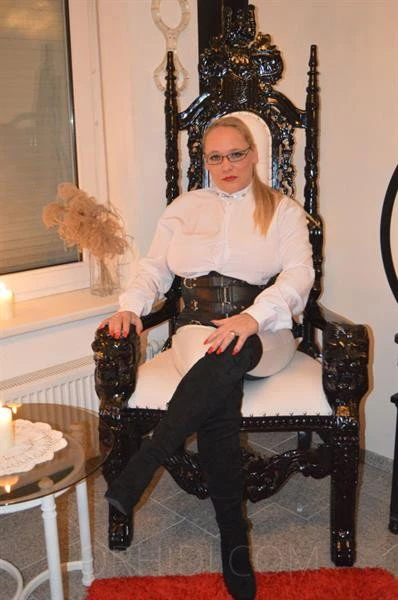 LADY SISI — 1 / 3