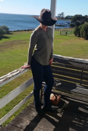 Linda Jones — 3 / 6