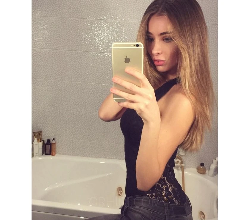 Kiara — 4 / 6