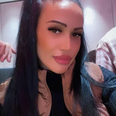 Vanessa, Escort, Traun