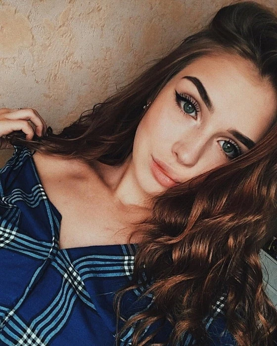 Dyanne — 2 / 3
