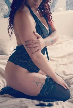 Laura (27) — 2 / 3