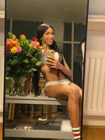 TS Ashley — 6 / 10