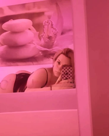 Kamila Hot — 2 / 9