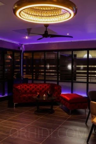 Charlies Hamburg — 6 / 18