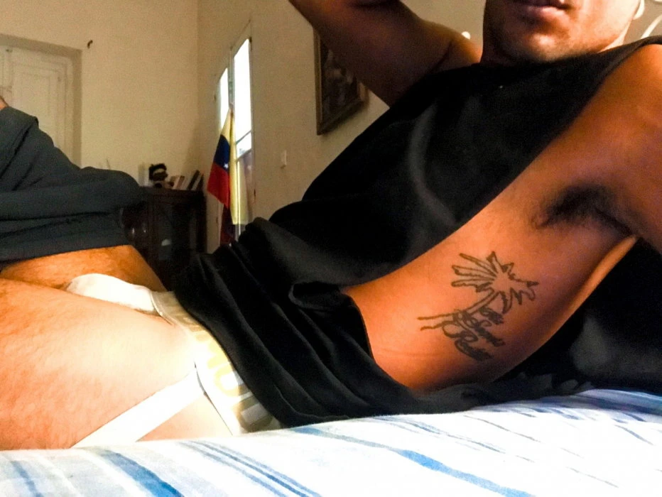 Latino — 3 / 4
