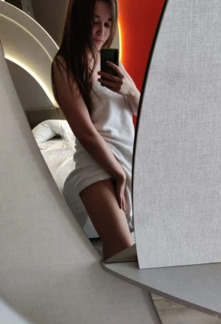 Evie Nur Escort Outcalls — 3 / 4