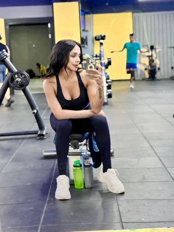 Maria Manuela — 8 / 12