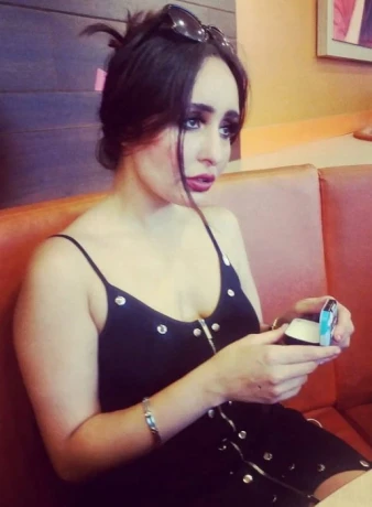 Nawal al Laaraba — 2 / 3