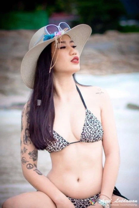 Four, Escort, Kalasin