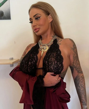 Gallen Tattoomodel Majda Back In Der Stadt St Gallen Zu Erleben Verpass Mich Nicht — 4 / 5