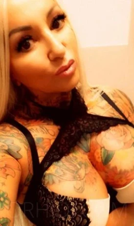 Tattoomodel Gina blond P*rno — 22 / 24