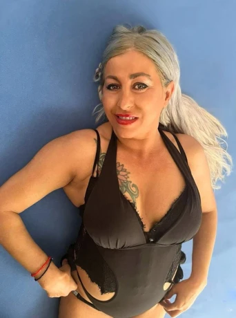 Lara Heiss Geil Und Sexhungrig — 2 / 3