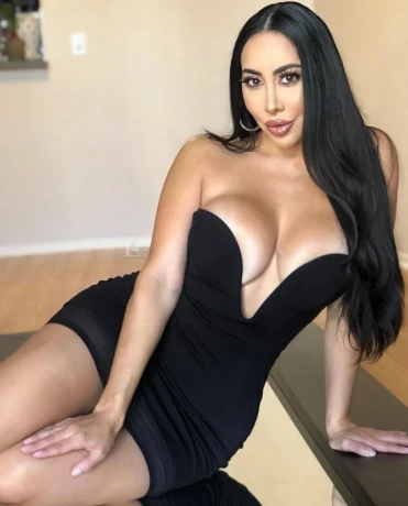 Sexy Ariana — 1 / 3