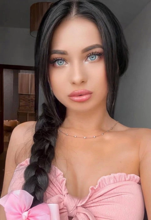 Karina — 4 / 5