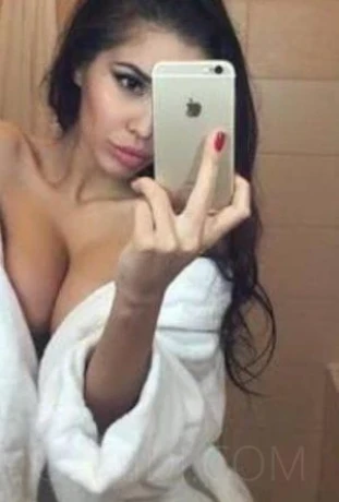 Natasha Real — 2 / 5