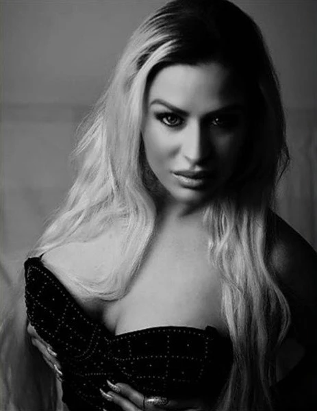 German Emily Curvy — 3 / 7