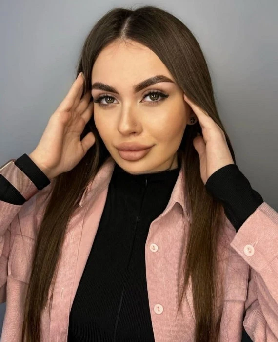Alina — 2 / 4