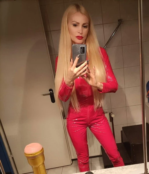 Lady Caroline Verheissungsvoll, Escort, Dortmund