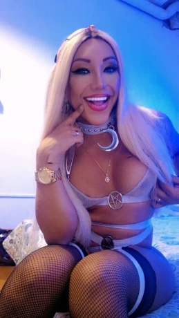 Brigitte Ts — 8 / 12