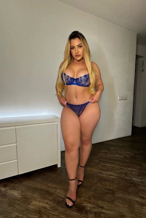 Mirela Prado — 4 / 11