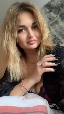 Monika Im Goldenbeach — 1 / 4