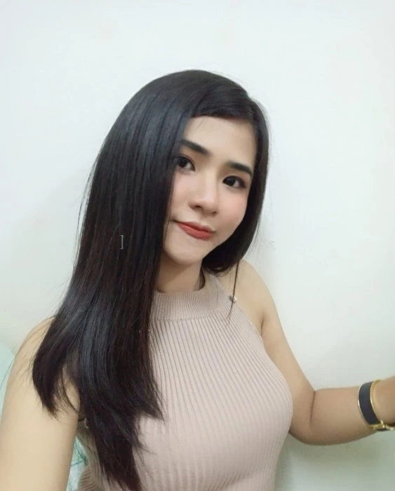 Nira, Escort, Muscat