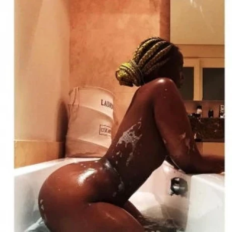 Ebony Escort Giselle — 1 / 3