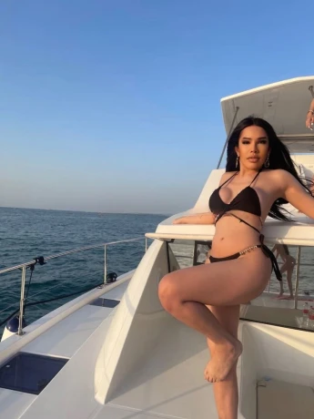 Bella Ladyboy — 4 / 8