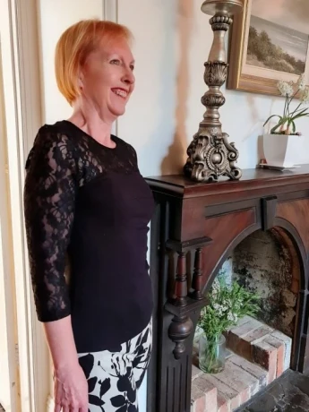 Linda Jones — 4 / 6