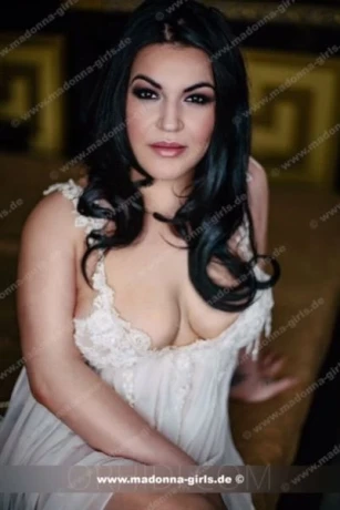 ELLA - ESCORT A. BESUCHBAR — 1 / 3