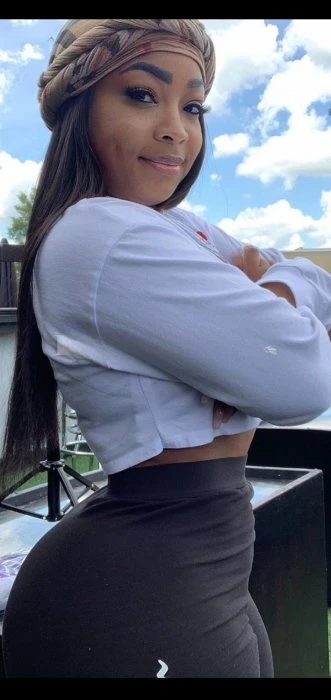 Gina, Escort, Al Wukayr