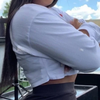 Gina, Escort, Al Wukayr