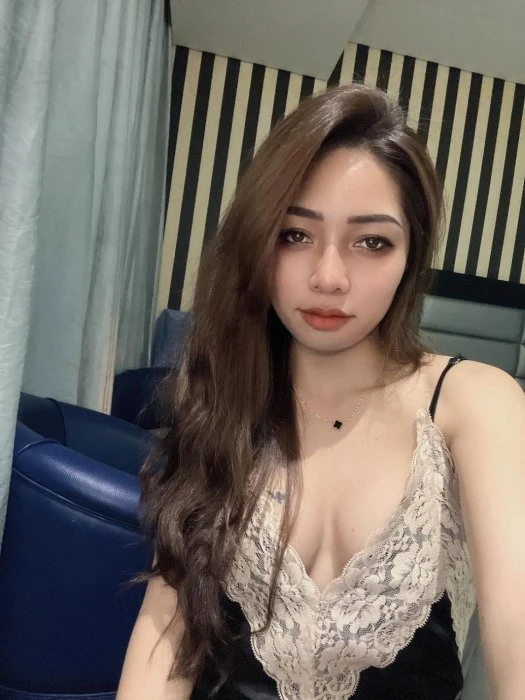 Han, Escort, Manama
