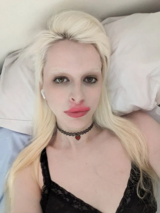 Veronika — 2 / 7