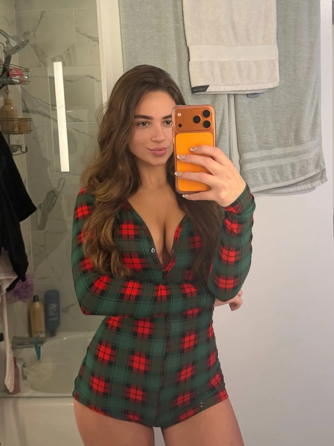 Mia — 3 / 7
