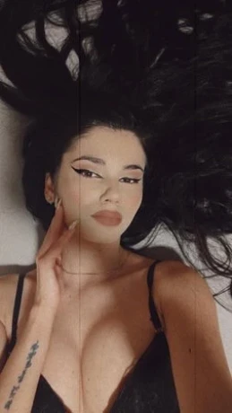 Angelina — 11 / 20