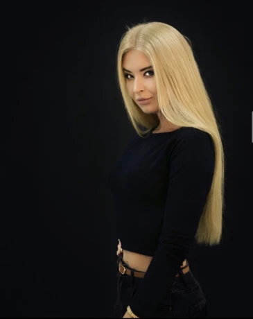 Courtney — 1 / 3